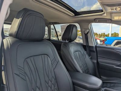 2022 Toyota RAV4 — photo 11 view