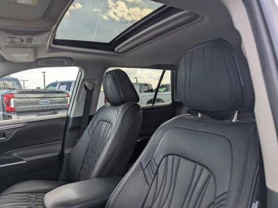 2022 Toyota RAV4 — photo 22 view