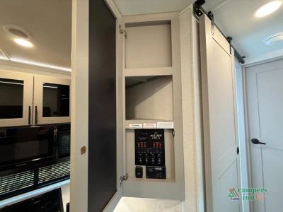 2027 Alliance RV Valor All-Access — photo 7 view