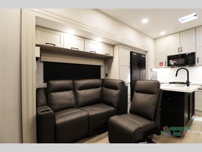 2026 Grand Design Momentum G-Class — photo 17 view