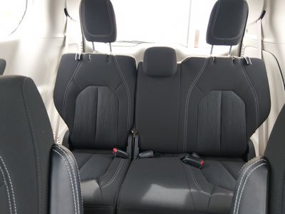 2022 Chrysler Voyager - Photo 17