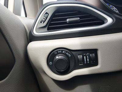2022 Chrysler Voyager - Photo 13