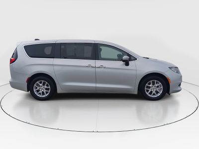 2022 Chrysler Voyager - Photo 8