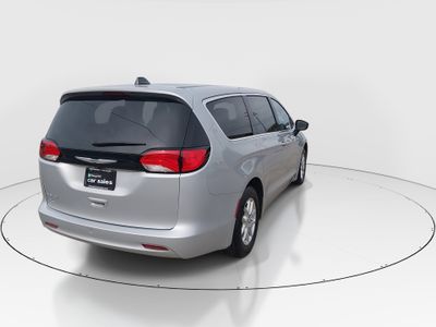 2022 Chrysler Voyager - Photo 7