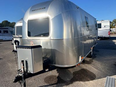 2026 Airstream WORLD TRAVELERUSA — side profile view