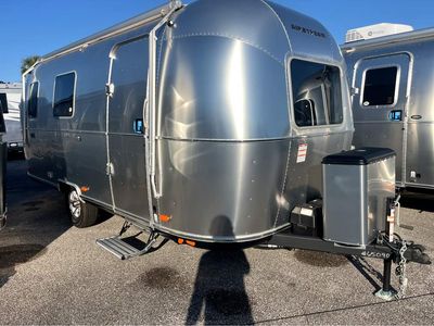2026 Airstream WORLD TRAVELERUSA — front three-quarter view