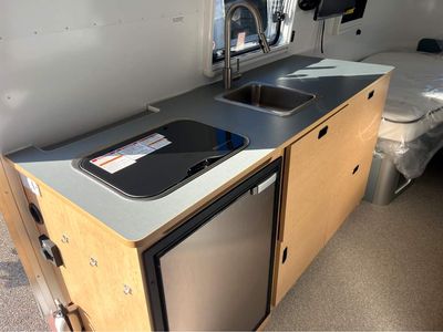 2026 Airstream WORLD TRAVELERUSA — photo 8 view