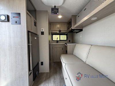 2025 Coachmen RV Catalina Summit Series 7 - Photo 18