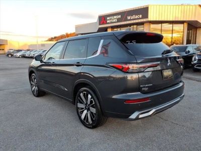 2025 Mitsubishi Outlander — rear three-quarter view
