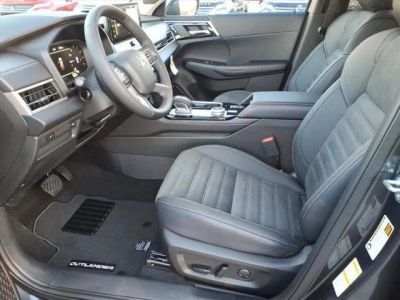 2025 Mitsubishi Outlander — detail view