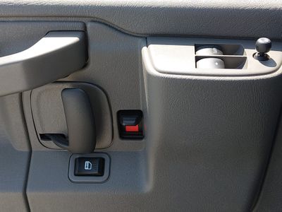 2023 Chevrolet Express Passenger - Photo 18