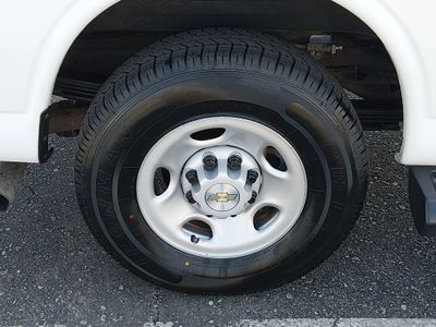2023 Chevrolet Express Passenger - Photo 10