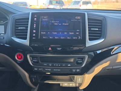 2017 Honda Ridgeline — photo 11 view