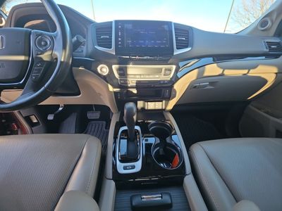 2017 Honda Ridgeline — photo 13 view