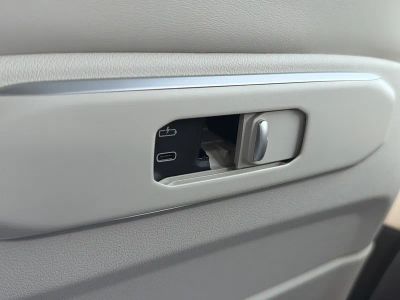 2026 BMW X5 — photo 12 view