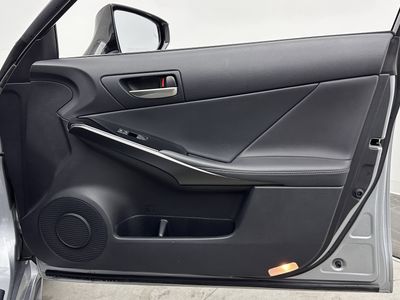 2024 Lexus IS - Photo 31