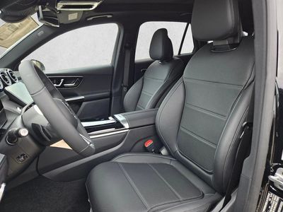 2026 Mercedes-Benz GLC 300 - Photo 4