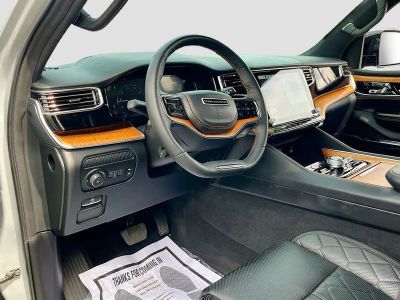 2024 Jeep Grand Wagoneer — photo 9 view
