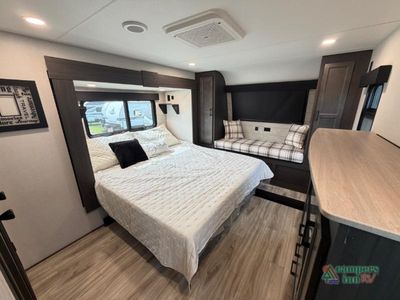 2026 Venture RV SportTrek Touring Edition — photo 39 view