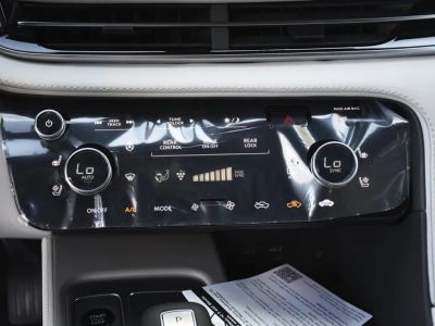 2026 INFINITI QX60 — photo 17 view
