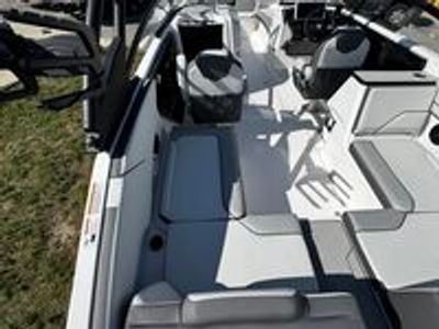 2025 Yamaha 252 XE - Photo 16