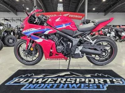 2026 Honda® CBR650R E-Clutch — front three-quarter view