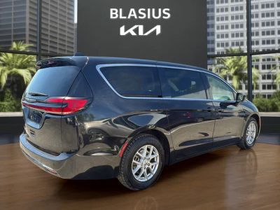 2023 Chrysler Pacifica — detail view