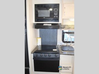2019 Winnebago Industries Towables Micro Minnie - Photo 9