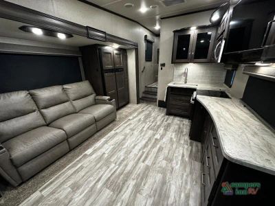 2025 Cherokee Cherokee Grey Wolf — interior view