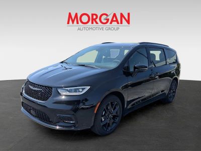 2026 Chrysler Pacifica — photo 8 view