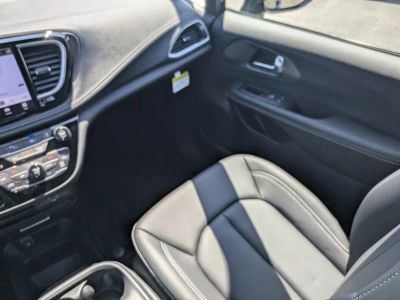2026 Chrysler Pacifica — photo 19 view