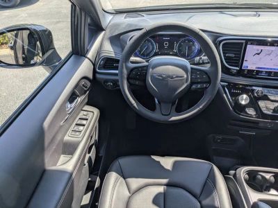 2026 Chrysler Pacifica — photo 18 view