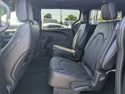 2026 Chrysler Pacifica — photo 15 view