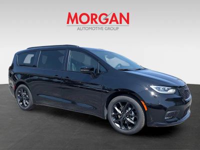 2026 Chrysler Pacifica — side profile view