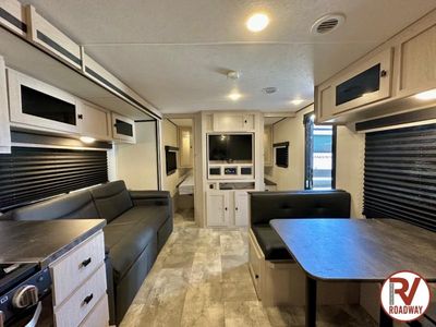 2023 Apex Ultra-Lite 300BHS — photo 18 view