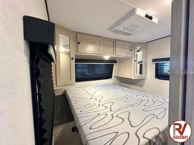 2023 Apex Ultra-Lite 300BHS — photo 33 view