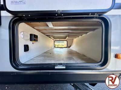 2023 Apex Ultra-Lite 300BHS — photo 8 view
