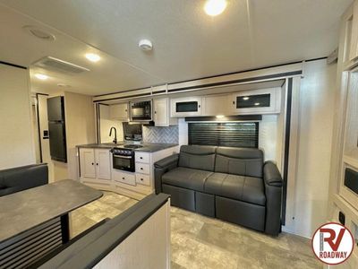 2023 Apex Ultra-Lite 300BHS — photo 13 view