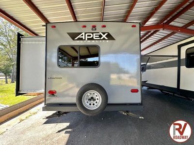 2023 Apex Ultra-Lite 300BHS — detail view