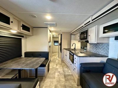 2023 Apex Ultra-Lite 300BHS — photo 14 view