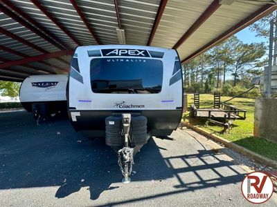 2023 Apex Ultra-Lite 300BHS — front three-quarter view