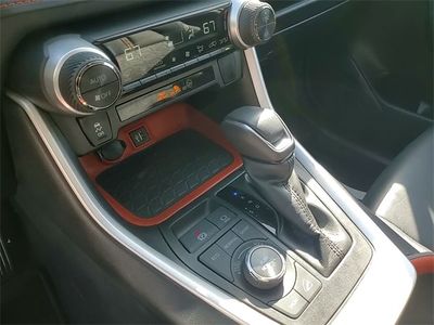 2024 Toyota RAV4 - Photo 17