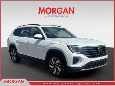 2026 Volkswagen Atlas 2.0T SE w/Technology in White Pearl — front three-quarter view