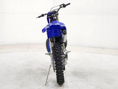 2026 Yamaha YZ125 Team Yamaha Blue — engine compartment view