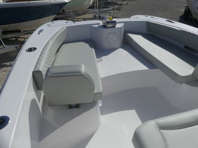 2026 Twin Vee 240 STX - Photo 10