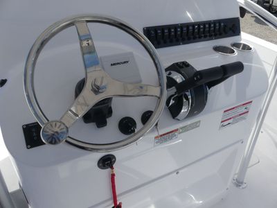 2026 Twin Vee 240 STX - Photo 15