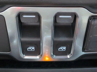 2025 Jeep Wrangler — photo 20 view