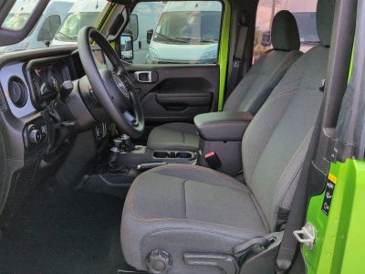 2025 Jeep Wrangler — photo 15 view