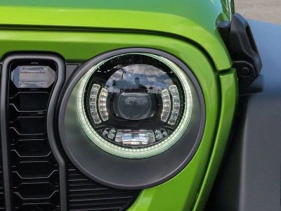 2025 Jeep Wrangler — photo 10 view