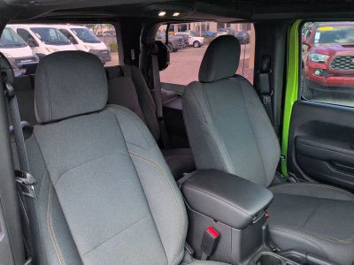2025 Jeep Wrangler — photo 14 view